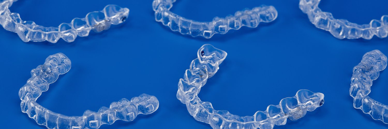 Überbiss Behandlung mit durchsichten Zahnschienen